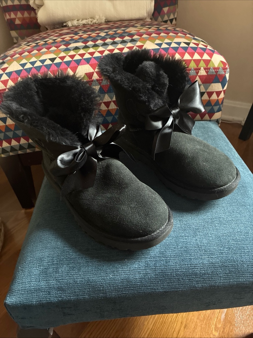 UGG Women's Gita Bow Mini Boot black size 8